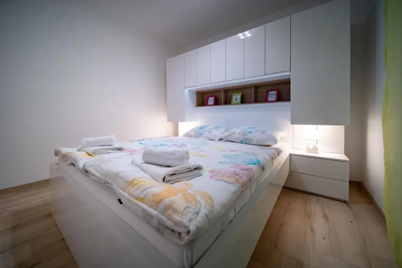 Apartments Arbis Lopar 0*,  Kroatien