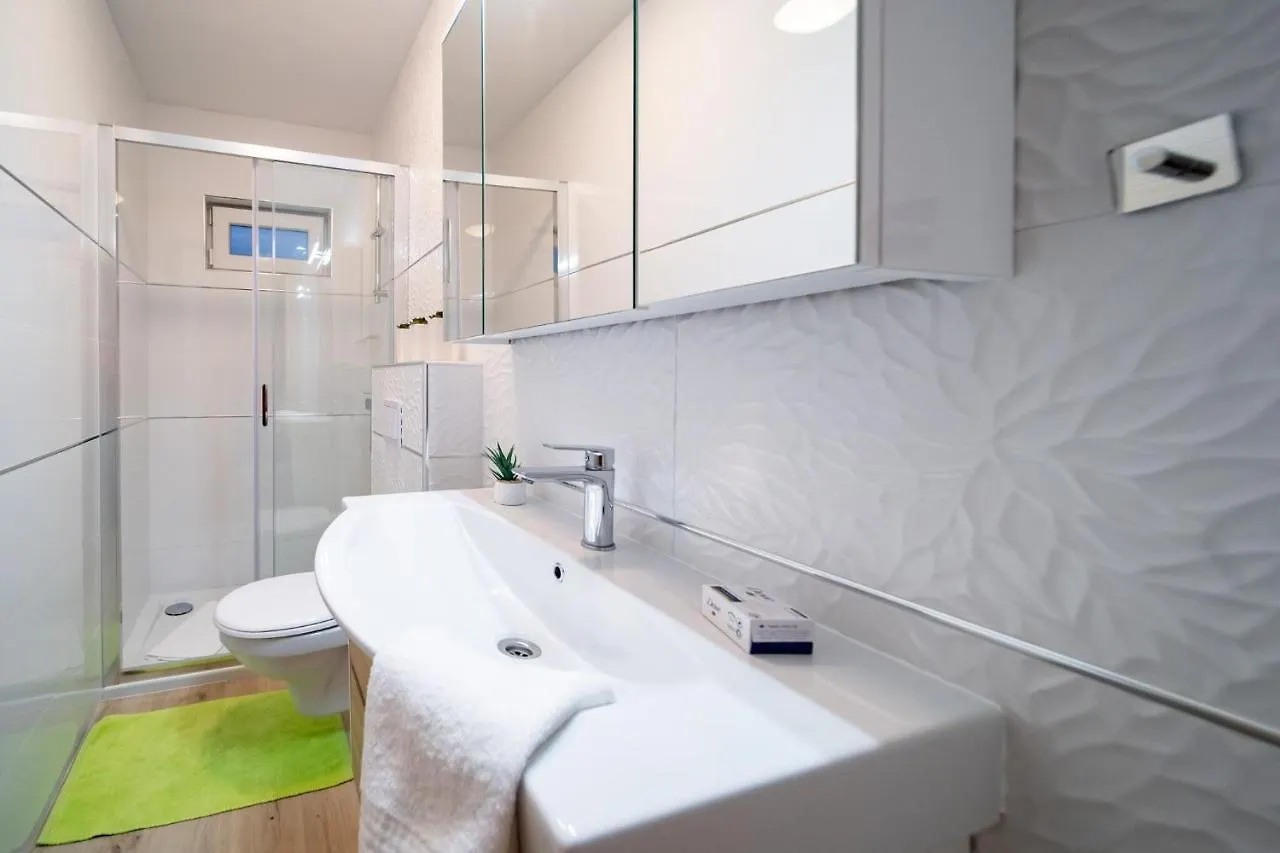 Apartments Arbis Lopar